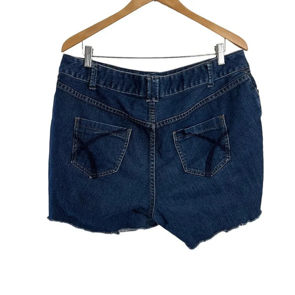 Lane Bryant Cutoff Shorts Plus Size 16 Dark Wash Frayed Hem Stretch Blue Denim - Picture 2 of 7